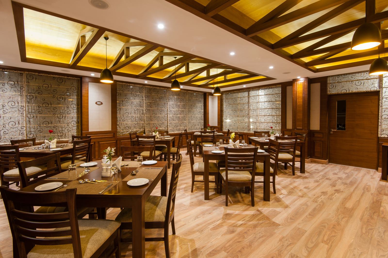Basil Leaf dining room