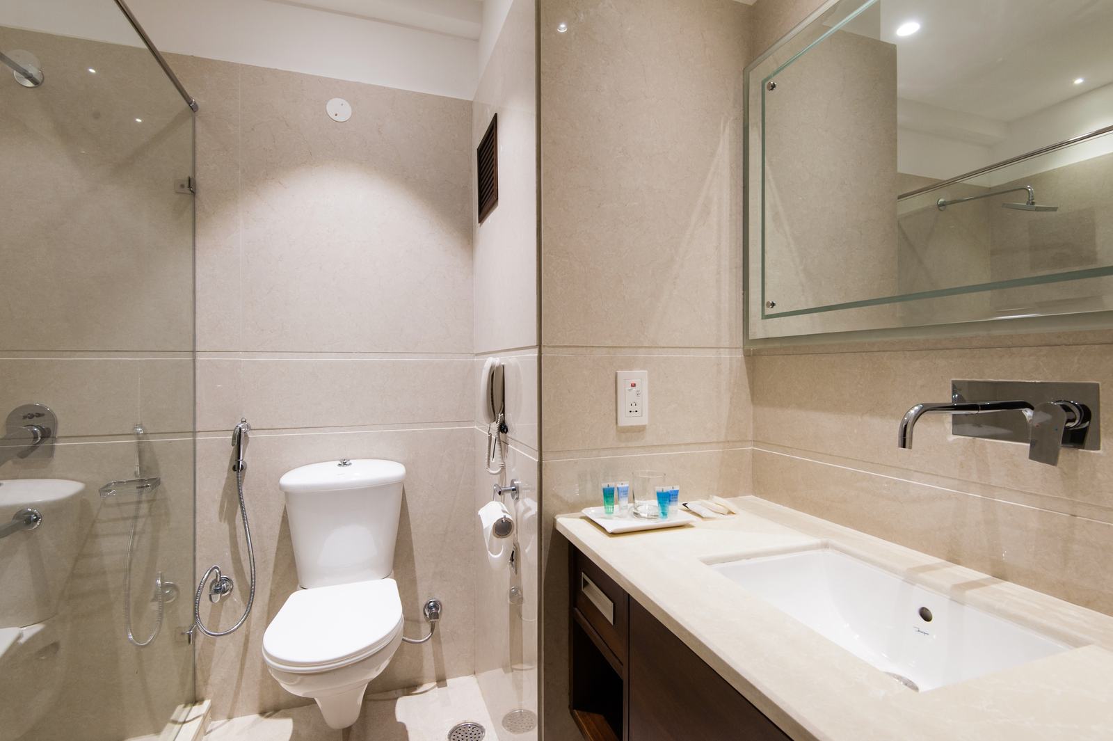 Luxury Room bathroom