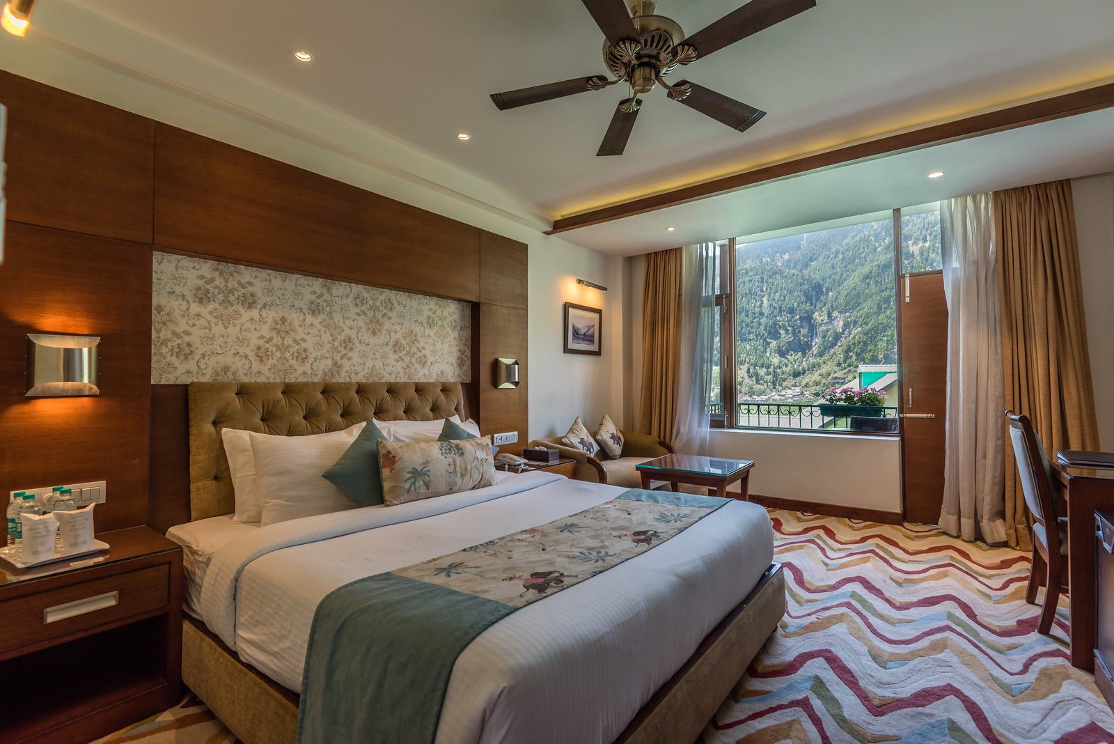 Luxury Room with king bed and valley window