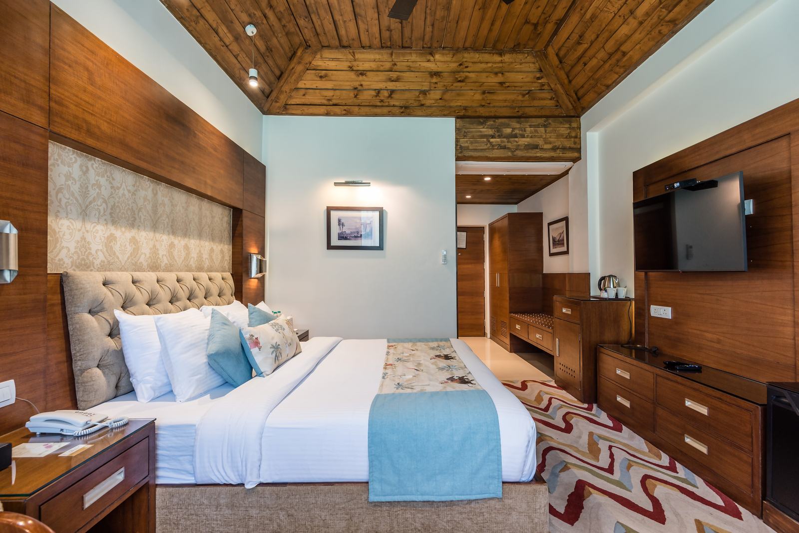 Luxury Room bed and wardrobe