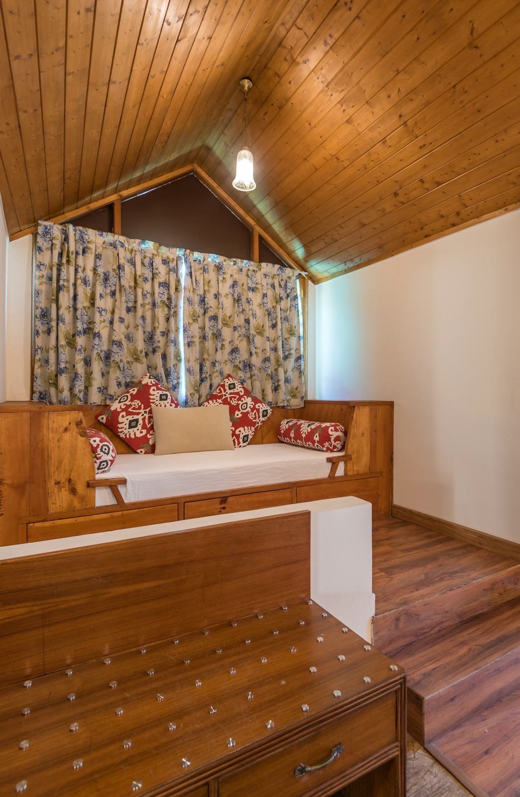 Built-in bed in the alcove